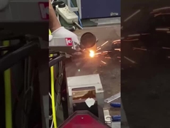 2000W χειροκίνητη μηχανή συγκόλλησης λέιζερ με μονοκινητήρα με ικανότητα συγκόλλησης χάλυβα άνθρακα 4 mm